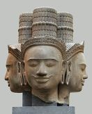 Quadruple tête de Brahma, sculptée au Cambodge (province de Siemreap, Phnom Bok) dans le style du Bakheng (fin ixe - début xe siècle)