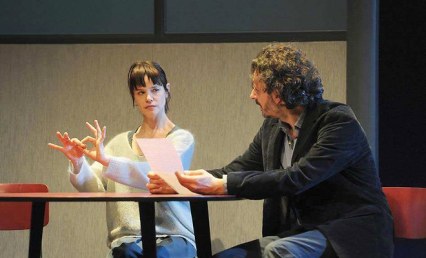 1112761_les-enfants-du-silence-un-chant-du-signe-au-francais-web-02118739327_660x400p