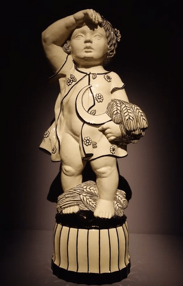 Michael Powolny. Eté, 1914-1915. Céramique à glaçure blanche et décor noir. Bel Etage, Wolfgang Bauer, Vienne.