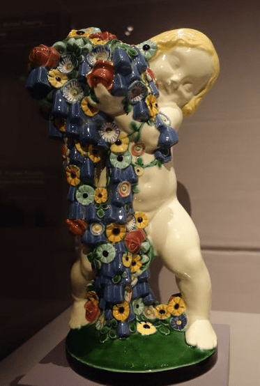 Michael Powolny. Printemps, c.1907. Céramique blanche à glaçure colorée. Collection privée.