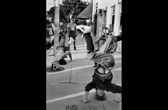 as05-tt-width-836-height-550-fill-1-bgcolor-000000