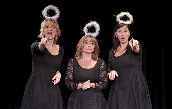 Et pendant ce temps simone veille !, De Corinne Berron/Hélène Serres/Vanina/Sicurani/Bonbon/Trinidad,  Avec Bonbon, Karina Marimon, Hélène Serres, Vanina Sicurani, Comédie Bastille (Paris), 3 juin 2014, © Fabienne Rappeneau