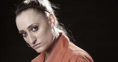 misfits-saison-4-lauren-socha-en-prison-elle