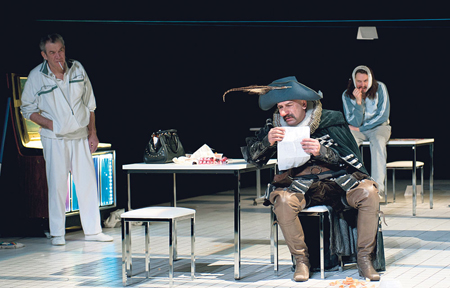 Cyrano de Bergerac de Edmond Rostand - Mise en scene : Dominique Pitoiset - Decor et costumes : Kattrin Michel - Lumieres : Christophe Pitoiset - Avec : Philippe Torreton, Bruno Ouzeau, Nicolas Chupin - Theatre National de Bretagne - Rennes, le 3 fevrier 2013