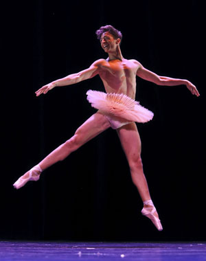 Loïc-Consalvo-dans-TUTU-photo-Michel-Cavalca